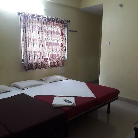 Hotel Gourav Palace Shirdi Exterior foto