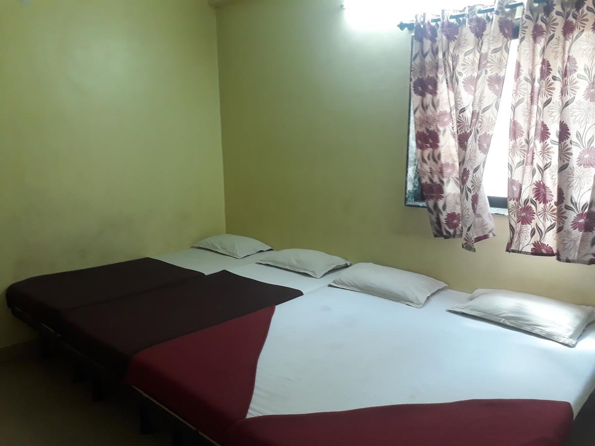 Hotel Gourav Palace Shirdi Exterior foto