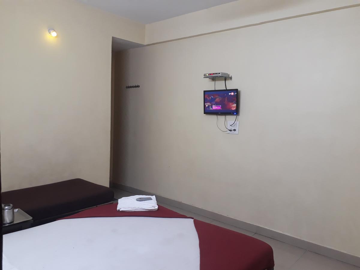 Hotel Gourav Palace Shirdi Exterior foto