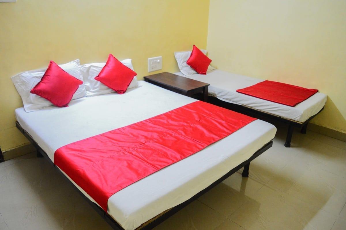 Hotel Gourav Palace Shirdi Exterior foto
