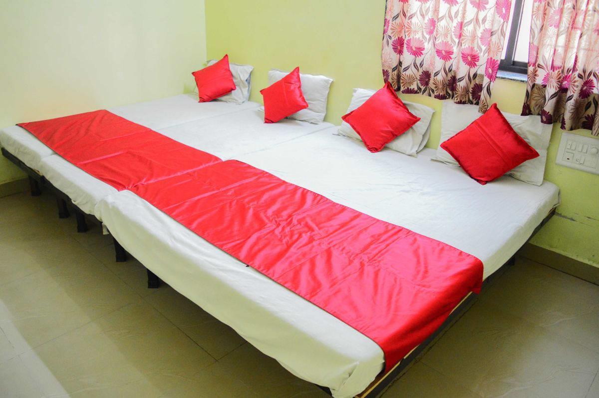 Hotel Gourav Palace Shirdi Exterior foto